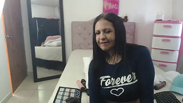 Katiehotx - hello guys welcome in my room
