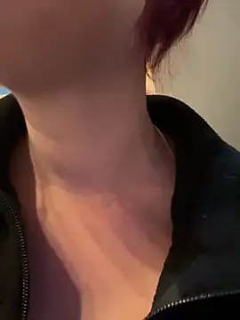 RonnieKiss - Suck tits