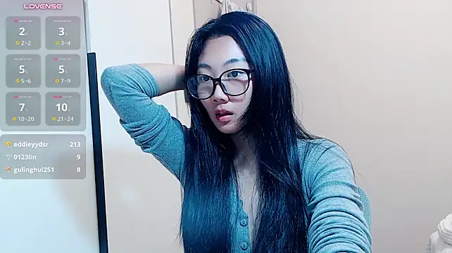 Tutu512 - 玩刺激中 挑战和朋友聊天偷偷玩