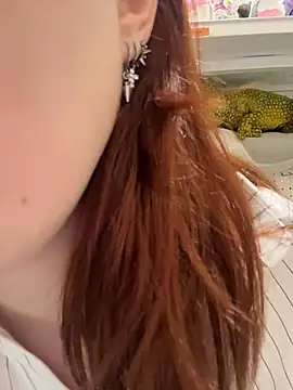 Freaky__Nikki - put camera between my legs