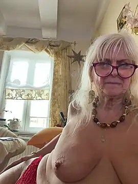 HotGrandma70 - 🍒Massiere meine Brüste