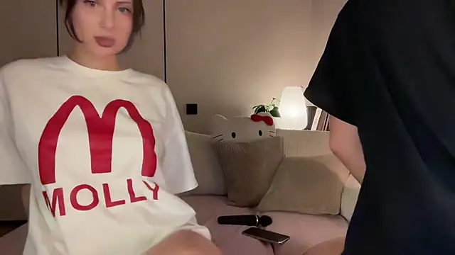Ur_molly - suck fingers