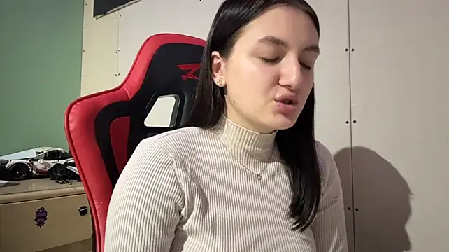 BerneiceRoten - Make 5 funny faces!