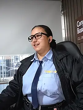 Cute_Penelope - zoom pussy+rub clitoris at work🤫shh