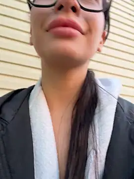 Aria51 - spread pussy&spank it LOUD on STREET