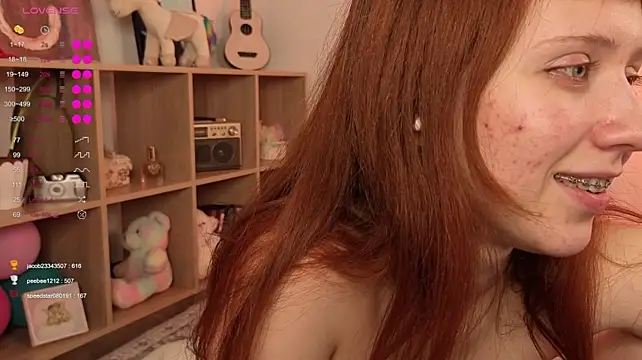 Hopgals - Play with Vicky's pussy!