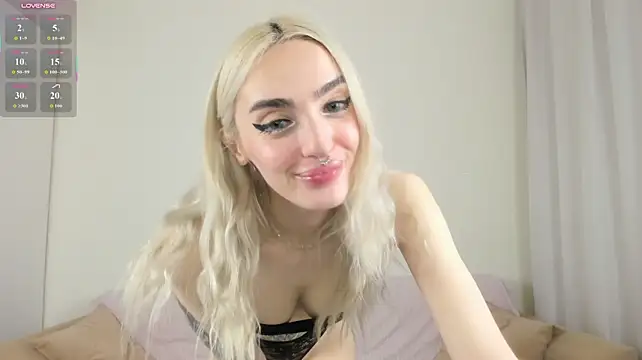 Succubantra - 10 squats on cam without panties
