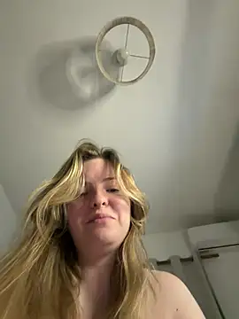 Heyitskiara - Show our ass with her
