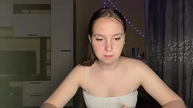 HelaineGlendenning - squeez my tits close to cam