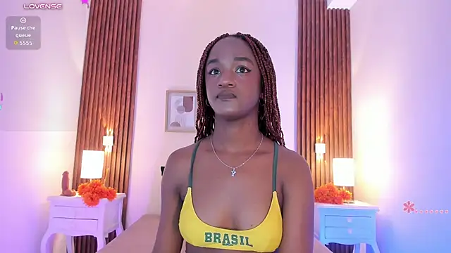 Chloebrunnie - Show Small boobs ♥