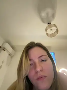 Heyitskiara - Show our ass with her