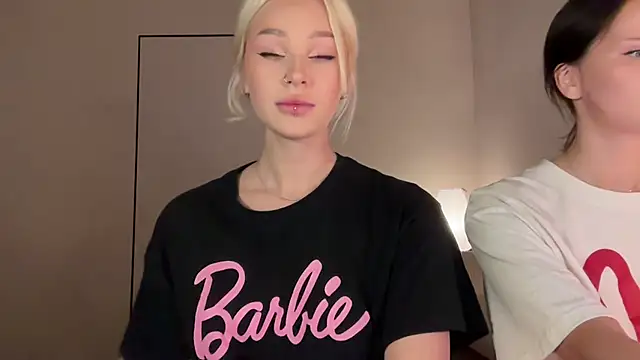 Ur_molly - suck fingers