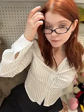 Freaky__Nikki - stand up and bend over to camera :3