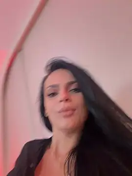 IliriaKara - The floor wants my juices