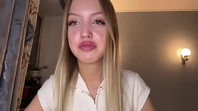 ChloeDivin - Dance with naked back