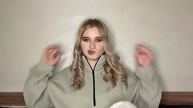 AraceliRidouts - air kiss)