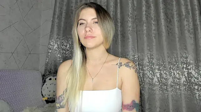 KatieLesco - LICK MY LIPS SEXY