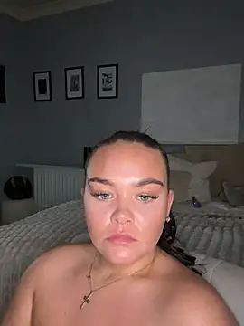 MaddisonWhitex - Moan name and spank ass