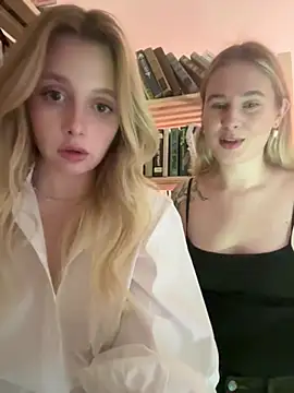 SiaLater - lastTIP chose who showTITS in library😱