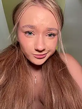 Milaa_sun - rub clit+open door PUBLIC WC🚽