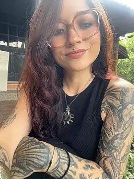 Charlotte_Rossee - spy under dress