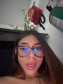 Amira_cute2 - Show tits +Ahegao in pubñic