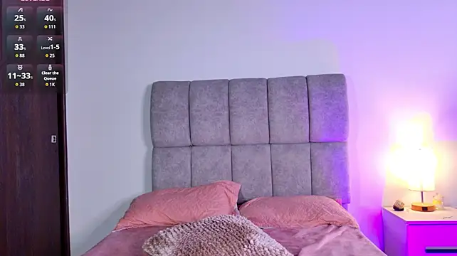 Melanie_hills - oil ass