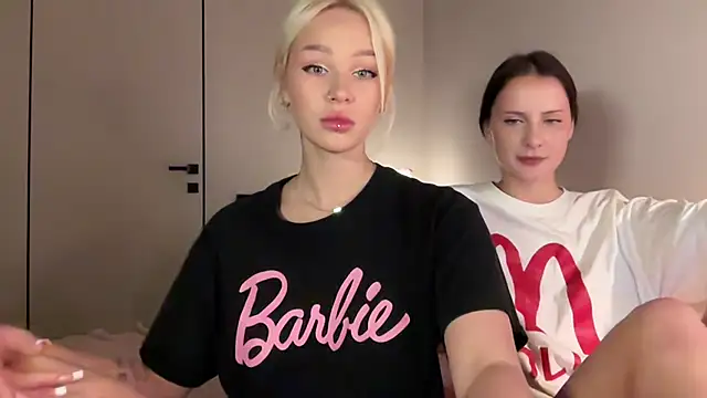 Ur_molly - suck fingers