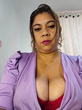 Laura-Hernandez - Spit Masturbation with my fingers 💦💦🔥