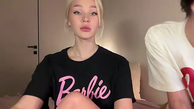 Ur_molly - suck fingers