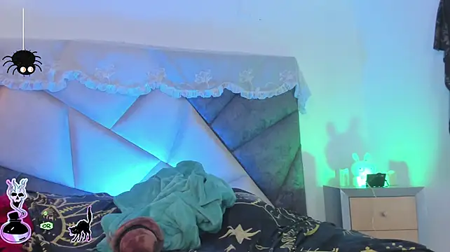 BonnieCute_ - Glass dildo on my pussy <3