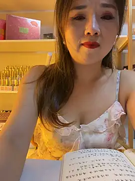 Xiaoxiao-y - 在店里脱内内