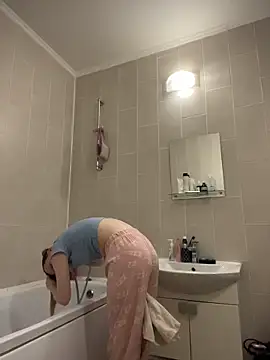 MaryHiggins - Naked playing with pussy