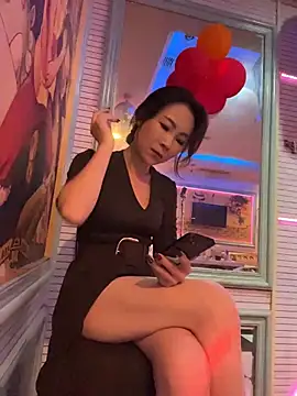 Eva10069 - 👀户外楼梯间露双乳