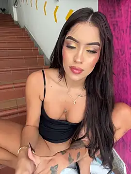 MystiqueXXX - FINGERING MY PUSSY ON PUBLIC STAIRS 🥵🔥