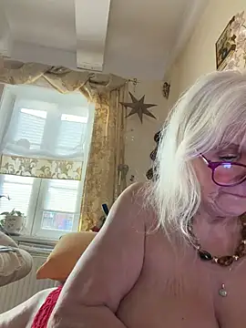 HotGrandma70 - 🍒Massiere meine Brüste