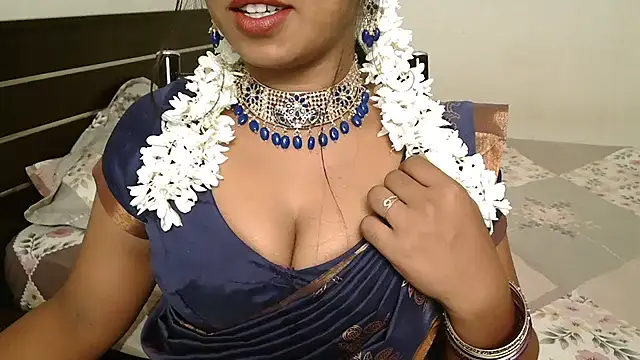 Dhiyapink - nude show