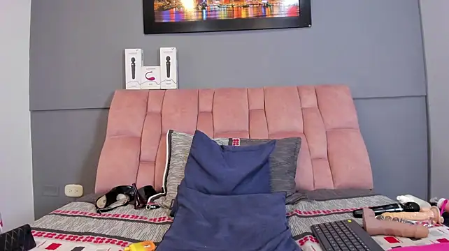 CharlotteCottin - show boobs and bounce in your face