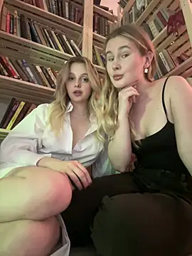 SiaLater - lastTIP chose who showTITS in library😱