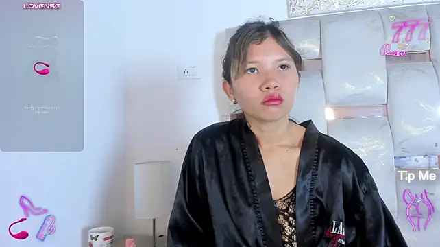 Amelie_12 - SHOW ASS + SPANK ASS X5+ PLUG ANAL