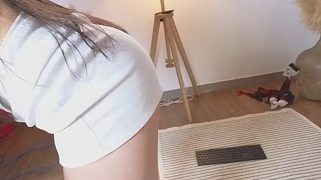 Emmaaa777 - LOOK UNDER SKIRT