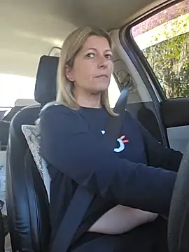 NikkiBlisss - Pull over and play w pussy