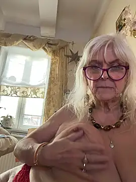 HotGrandma70 - 🍒Massiere meine Brüste