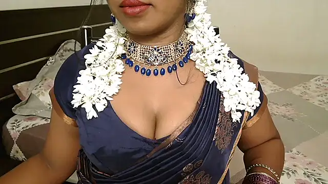 Dhiyapink - nude show