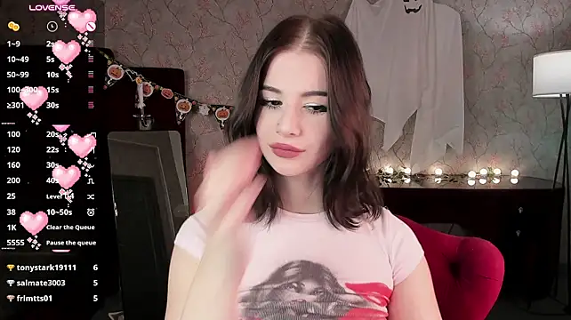 Crispy_Coy - squeeze nipples