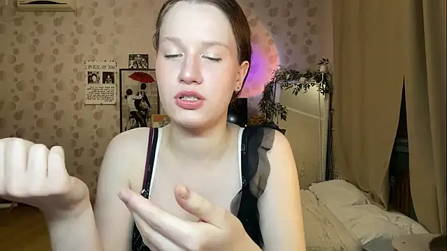 DorothyRebuck - Let me show my naked shoulders <3