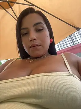 Sara-Vegaa - A BIG SQUIRT IN PUBLIC