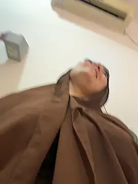 Malika_Noor - Shake boobs with top on 💋