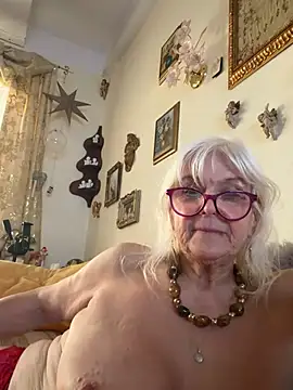 HotGrandma70 - 🍒Massiere meine Brüste