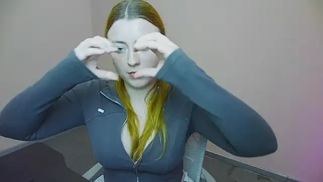 EvelinaEvaa - Show boobs